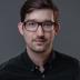 Stephan Bruckner ist das Mastermind der Videostrategie bei News on Video. Er entwickelt Contentstrategien für Onlinevideos, unter anderem für die Erste Group oder für Knauf Central and Eastern Europe. Als einer der ersten Videojournalisten Österreichs gestaltete er das Magazin Metro auf puls4 und landete dort schließlich in der Programmentwicklung, bevor er sich ganz dem Thema Onlinevideo verschrieben hat. Er unterrichtet an der FH Wien und veröffentlich regelmäßige Blogs.